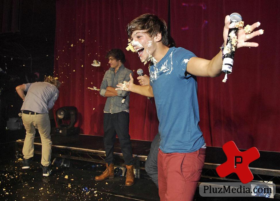 One Direction perform live at G-A-Y nightclub photos | Picture 80747